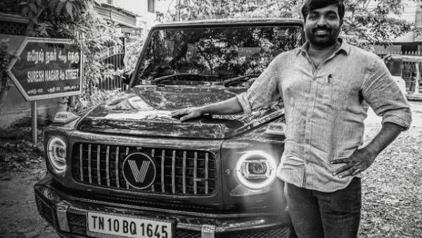 பிரம்மாண்ட சொகுசு காருடன் மக்கள் செல்வன்.. விஜய்சேதுபதி வீட்டில் எத்தனை கார் இருக்கு தெரியுமா?