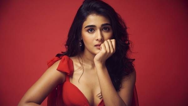 இணையதளத்தை ஹாட்டாக்கும் அர்ஜுன் ரெட்டி ஷாலினி பாண்டே!