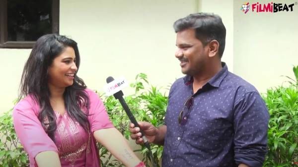 விஜய்சேதுபதிக்கு சாப்பாடு ஊட்டிவிடற சீன்.. கண்டிஷன்ஸ் அப்ளைடு-ன்னு மகேஸ்வரியின் ஸ்பெஷல் பேட்டி !!