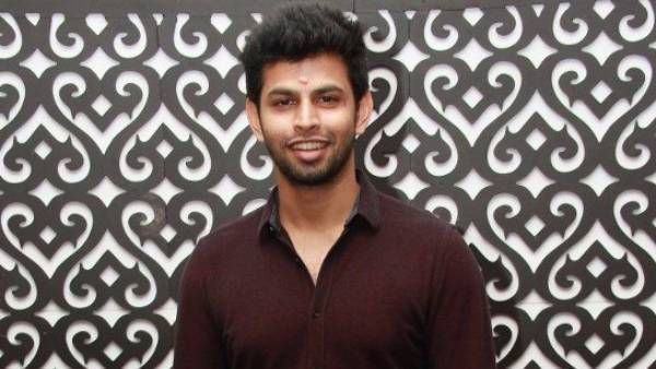 பிக்பாஸ் வீட்டுக்குள் இருக்கும்போதே குவியும் வாய்ப்பு... வருண் கைவசம் உள்ள படங்களை பாருங்க!