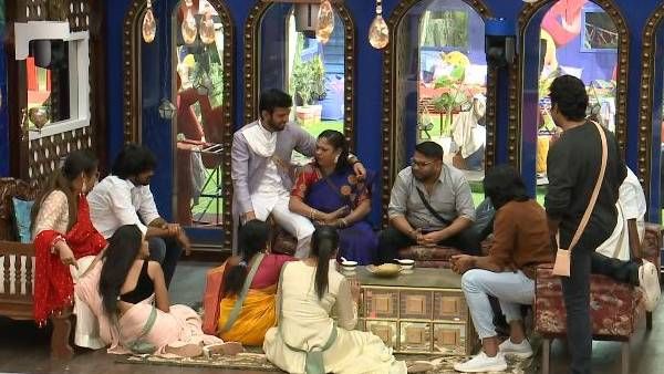 பர்த் டே பேபி வருணுக்கு ஒரு புரமோ கூட போடாமல் ஏமாத்திட்டாங்க.. ஃபேமிலி உள்ளே வந்ததையும் காட்டலையே!