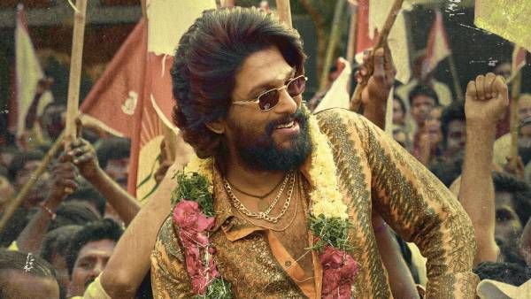 புஷ்பா குழுவினருக்கு தங்க நாணயங்கள்,10 லட்சம் ரொக்கம் பரிசாக வழங்கிய அல்லு அர்ஜுன்