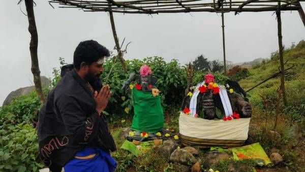 ஆன்மீகத்தை தேடிச்செல்லும் ஆடை பட இயக்குனர்!