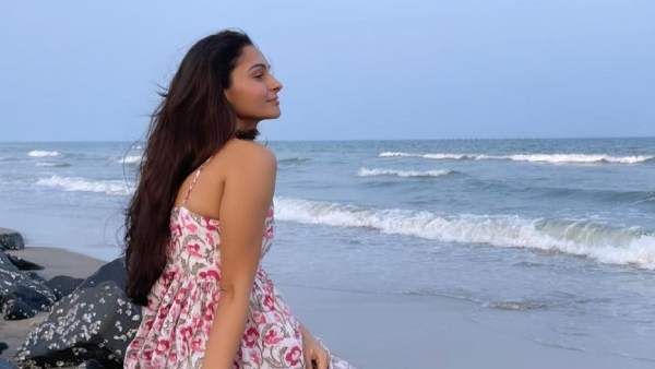 ஒரு கவிதையே காற்று வாங்குது.. நடிகை ஆண்ட்ரியாவை அனு அனுவாக ரசிக்கும் ஃபேன்ஸ்!