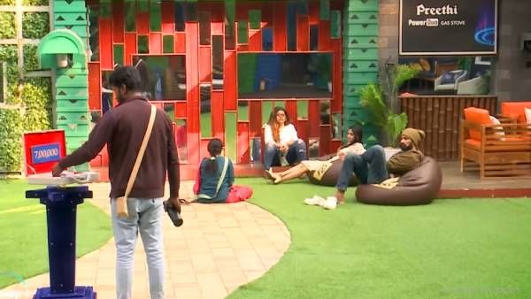 என்ன சொல்றீங்க.. ரூ. 12 லட்சம் பணத்துடன் பிக் பாஸ் வீட்டிலிருந்து ஒருவர் வெளியேறி உள்ளாரா?