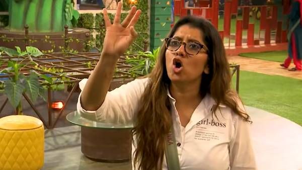 அப்ப பணப்பெட்டியை யாருமே எடுக்கலையா? வெட்கம், மானம், சூடு, சொரணை என பட்டியலிட்டு பிரியங்கா ஆவேசம்!