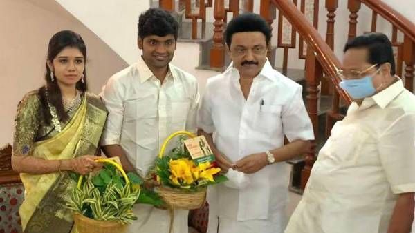 புது மாப்பிள்ளை ‘8 தோட்டாக்கள்’ வெற்றியை வாழ்த்தி பரிசளித்த முதலமைச்சர் ஸ்டாலின்.. சிறப்பு!