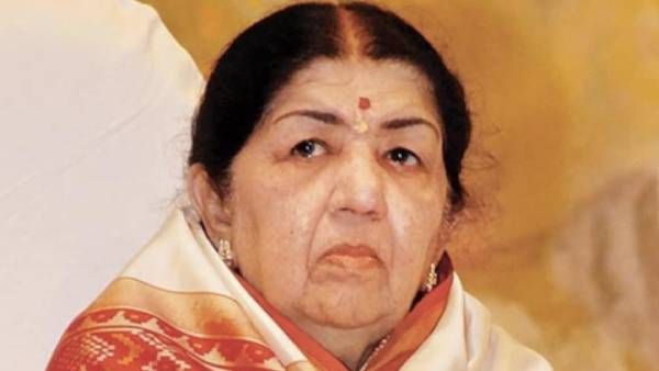 தொடர்ந்து ஐசியூவில் பாடகி லதா மங்கேஷ்கர்... ஆனாலும் உடல்நிலையில் முன்னேற்றம்