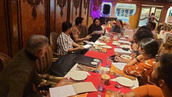 காதலர் தினத்திற்கு தயாராகும் ஐஸ்வர்யா ரஜினிகாந்த்… வெளியானது சூப்பர் போட்டோ !