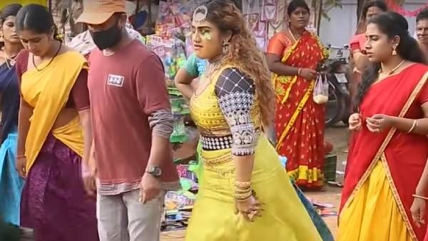 கலர் கோழி குஞ்சாக மாறிய வனிதா விஜயகுமார்.. வேற லெவல் குத்தாட்டம்.. மேக்கிங் வீடியோ இதோ!