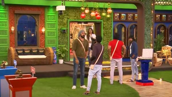 சாணியில் குளிப்பதெல்லாம் டாஸ்க்கா... கடுப்பாகும் நெட்டிசன்கள்