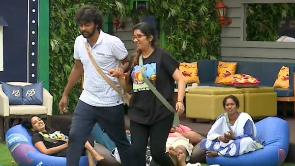 என்னாது பிரியங்காவை பிக் பாஸ் வீட்டை விட்டு வெளியே அனுப்ப போறாரா ராஜு.. பதற்றத்தில் ரசிகர்கள்!