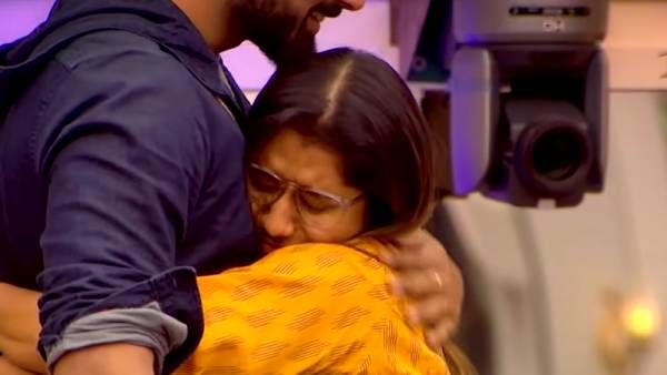 நிரூப்பின் அன்பு பரிசு… நெகிழ்ந்த பிரியங்கா… கடைசியில் அன்பு தான் ஜெயித்தது !