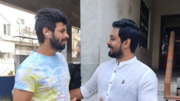 ஆஹா...பார்க்கவே செமயா இருக்கே...வருண் யாரை மீட் பண்ணிருக்கார் பாருங்க