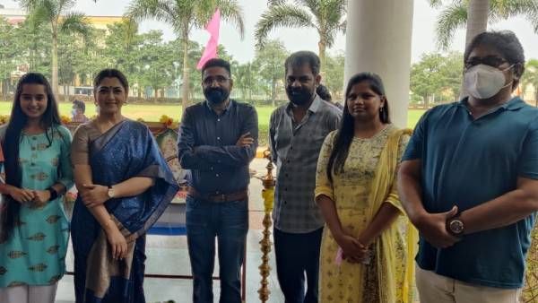 குஷ்பூ நடிப்பில் அடுத்த சீரியல் ரெடி... பூஜையும் போட்டாச்சு...என்ன ரோல் தெரியுமா?