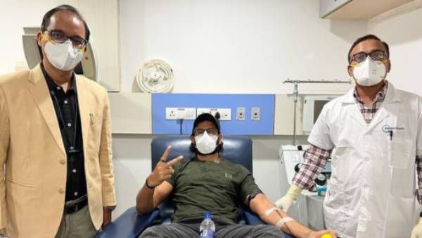 ரத்ததானம் செய்த பிரபல நடிகர்… இந்த மனசுதான் சார் கடவுள்… கொண்டாடும் ரசிகர்கள் !