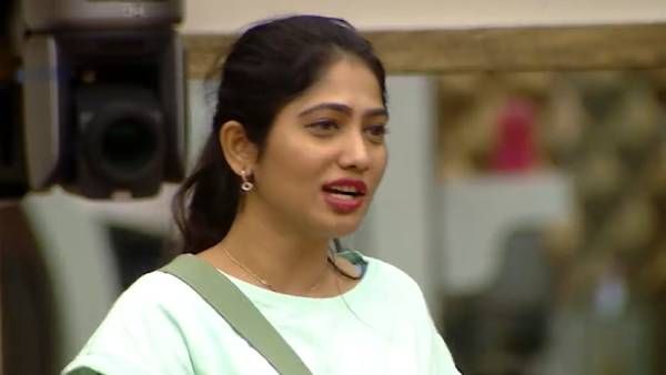 திரும்ப திரும்ப டார்கெட்... கதறி அழுத ஜூலி… கும்பலாக கல்லெறியும் ஹவுஸ்மேட்ஸ்!