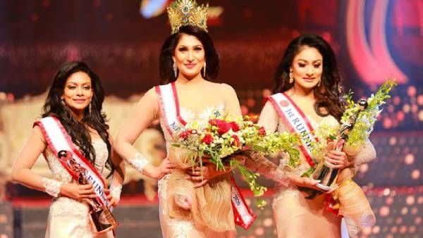 மேடையில் அசிங்கப்பட்ட அழகி.. இலங்கை அழகி பட்டம் பறிப்பு.. யார் இந்த புஷ்பிகா டி சில்வா?