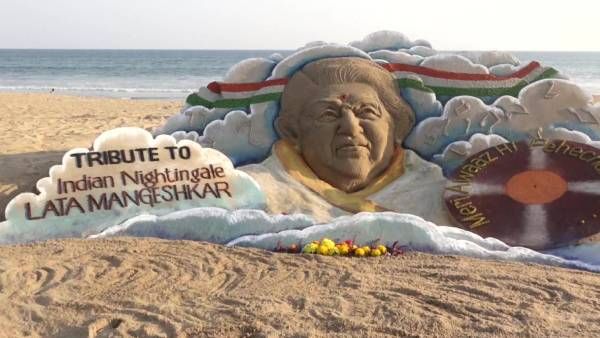 இந்திய நைட்டிங்கேலுக்கு மரியாதை... மணற்சிற்ப கலைஞரின் வேற லெவல் சிற்பம்