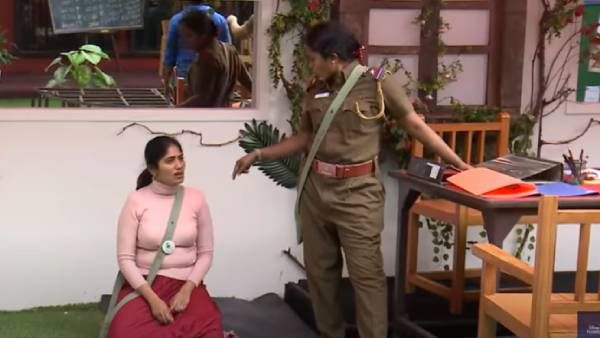 ஜூலிக்கு ஜல்லிக்கட்டு ஞாபகம் வந்துடுச்சு.. போலீஸ் கெட்டப்பில் கலக்கும் வனிதா, அனிதா, சுருதி!