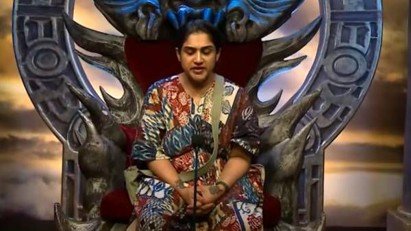 கண்ணீருடன் பிக்பாஸ் வீட்டிலிருந்து வெளியேறிய வனிதா...இது தான் காரணமா ?