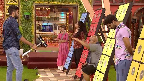 எரிச்சது பத்தாதுன்னு இப்போ சுத்தியலா.. போட்டியாளர்களின் முகங்களை இப்படி அடித்து நொறுக்குறாங்களே!