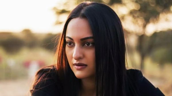 ரூ.37 லட்சம் பணத்தை வாங்கிவிட்டு ஏமாற்றி விட்டார்… பிரபல நடிகைக்கு எதிராக பிடிவாரண்டா ?