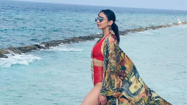 மாலத்தீவில் படு கவர்ச்சி... ரகுல் ப்ரீத் சிங்கின் பிகினி போட்டோஸ்!