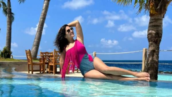 அவங்கெல்லாம் ஒரு ஆளா?... கவர்ச்சி உடையில் அட்வைஸ் பண்ண சன்னி லியோன் !