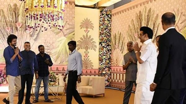 திருமண விழாவில் முதலமைச்சர் ஸ்டாலினை சந்தித்த விஜய்.. வேறலெவலில் டிரெண்டாகும் புகைப்படங்கள்!