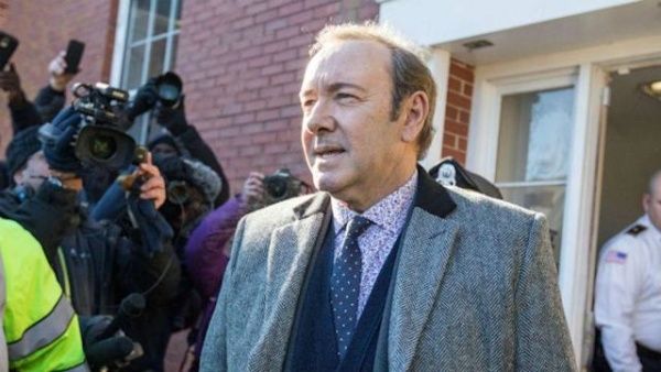 ஆஸ்கார் விருது நடிகர் கெவின் ஸ்பேசி மீது பாலியல் புகார்.. 4 வழக்குகள் பதிவு