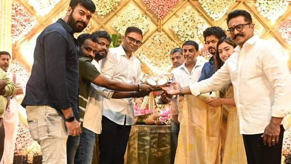 விஜய்யின் தளபதி 66 படத்தின் ரிலீஸ் தேதி அறிவிப்பு? சூட்டிங்கில் இணைந்த பிரபல நடிகர்கள்!