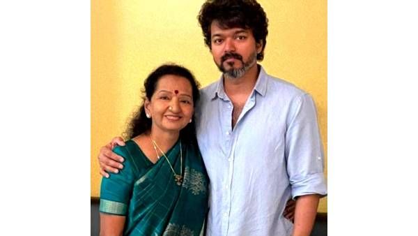 பெற்றோருடன் சுற்றுலா... வைரலாகும் புகைப்படம்... அன்னையர் தினத்தை கலர்புல்லாக்கிய விஜய்!