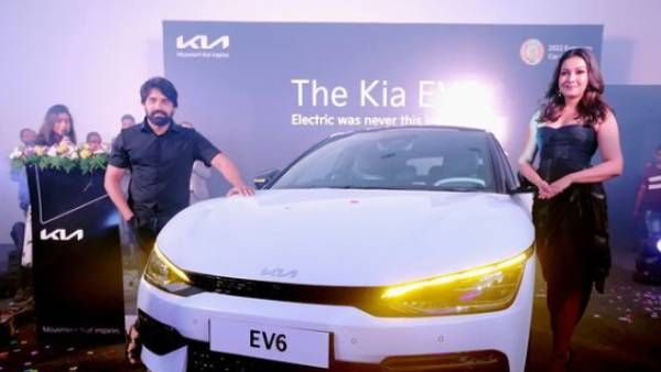 புதுசா சொகுசு கார் வாங்கிய கேத்தரின் தெரசா.. விலையை கேட்டா சும்மா ஆடி போயிடுவீங்க!