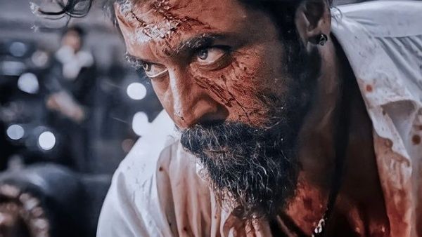 ரோலெக்ஸ்.. அந்த தாடி, காதில் ஸ்டட், டாட்டூ.. மொத்த வெறித்தனத்தையும் இறக்கிய சூர்யா!