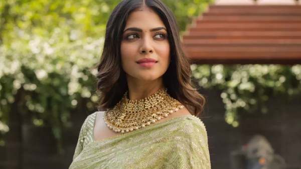 ஐ லவ்யூ வேணா சொல்றேன்.. கல்யாணம் பண்ண சொல்லி கம்பல் பண்ணாதீங்க.. கடுப்பான மாளவிகா மோகனன்!