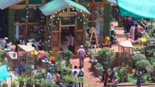 லீக்கானதா தளபதி 66 விஜய் லுக்? சமூக வலைதளங்களில் டிரெண்டாகும் படு மாஸான புகைப்படம்!