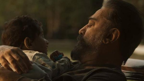 குழந்தையை சிரிக்க வைக்க குழந்தையாகவே மாறிய கமல்.. செல்ல குட்டிக்கு நாயகனாக மாறிய உலக நாயகன்!