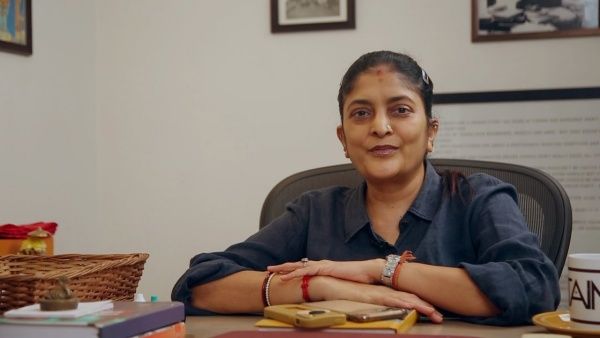 என் அப்பா சாகும் போது அப்படித்தான் கூப்பிட்டாரு.. சூரரைப் போற்று இயக்குநர் சுதா கொங்கரா நெகிழ்ச்சி!