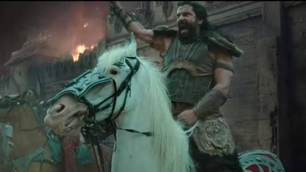 காலைல 7.30க்கு குதிரையில ஏறி மாலை 5.30 மணி வரைக்கும் டயலாக் பேசினாரு.. விக்ரம் டெடிகேஷனை பாருங்க!