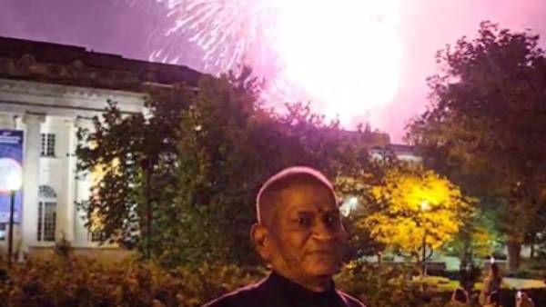 ராஜ்யசபா எம்பியான கொண்டாட்டமா.. இளையராஜா இருக்கும் இடத்தை சுற்றி வாணவேடிக்கை என்னம்மா வெடிக்குது!