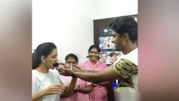 எல்லாரும் இருந்தாலும் பாவனிக்குத்தான் முதல்ல கேக்.. ரசிகர்களை கவர்ந்த அமீரின் அசத்தல் அன்பு!