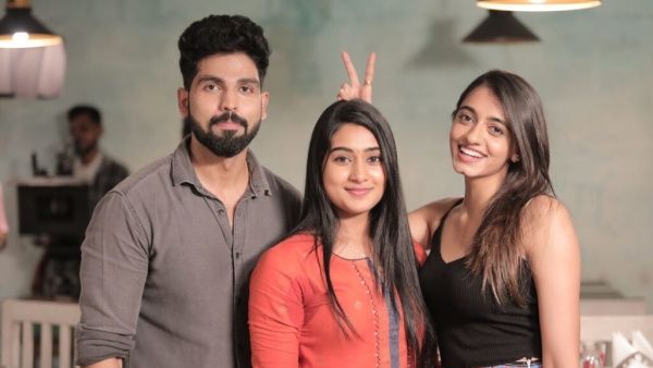 முத்தக்காட்சிகளுக்கு அப்பாவே ஓகே சொன்னாரு.. இமோஜி நாயகிகள் சொன்ன சுவாரஸ்ய தகவல்கள்!