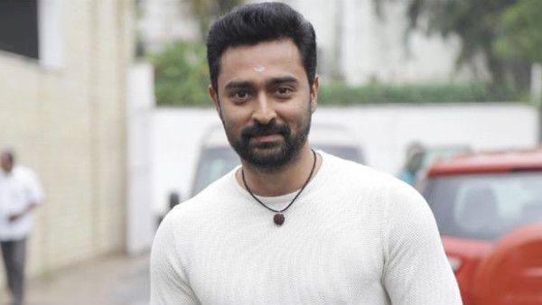 தனுஷ், விஜய் சேதுபதியை தொடர்ந்து பாலிவுட்டில் களமிறங்கும் பிரபல கோலிவுட் ஹீரோ: ஆனாலும் இது புதுசு!