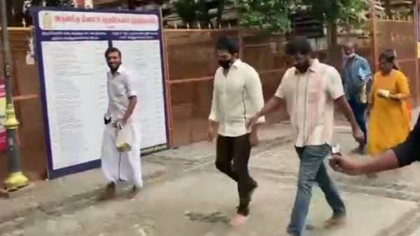விருமன் வெற்றி பெறணும் மீனாட்சியம்மா.. மதுரை மீனாட்சி அம்மன் கோயிலில் நடிகர் கார்த்தி சாமி தரிசனம்!
