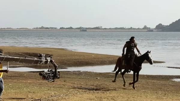 பிடிஎஸ் வீடியோவே பட்டையை கிளப்புதே...பொன்னியின் செல்வனுக்காக காத்திருக்கும் ரசிகர்கள்