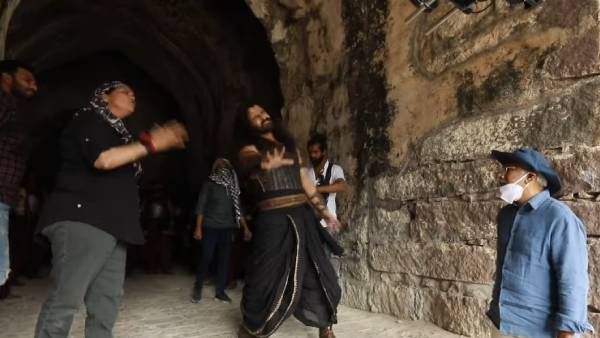 பொன்னியின் செல்வன்‘சோழா சோழா‘பாடல் எப்படி எடுத்தாங்க தெரியுமா?மேக்கிங் வீடியோவை வெளியிட்ட படக்குழு!