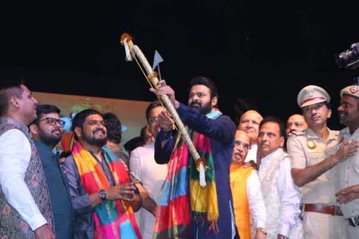 ஆதிபுருஷ் படத்தை தடை செய்ய வேண்டும்.. அயோத்தி ராமர் கோயிலின் தலைமை குரு அதிரடி கருத்து!