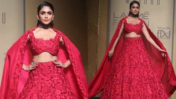 புடவை கட்டுவது ரொம்ப பிடிக்குமா?.. சீதா ராமம் நாயகி சொன்ன அழகின் சீக்ரெட்!