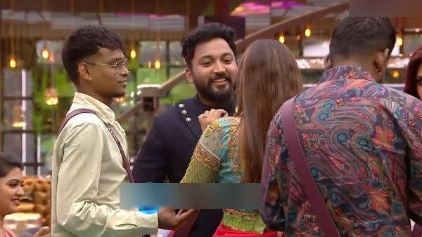 வகைதொகையில்லாமல் பெண் போட்டியாளர்களுக்கு நூல் விடும் அசல் கோளாறு… வறுத்தெடுக்கும் நெட்டிசன்கள்